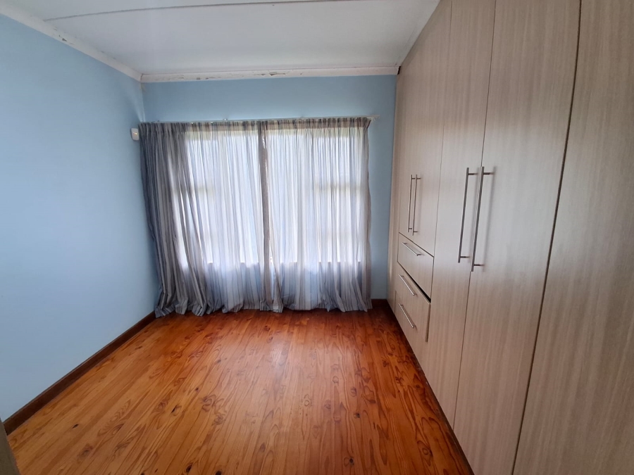 4 Bedroom Property for Sale in Nahoon Valley Park Eastern Cape